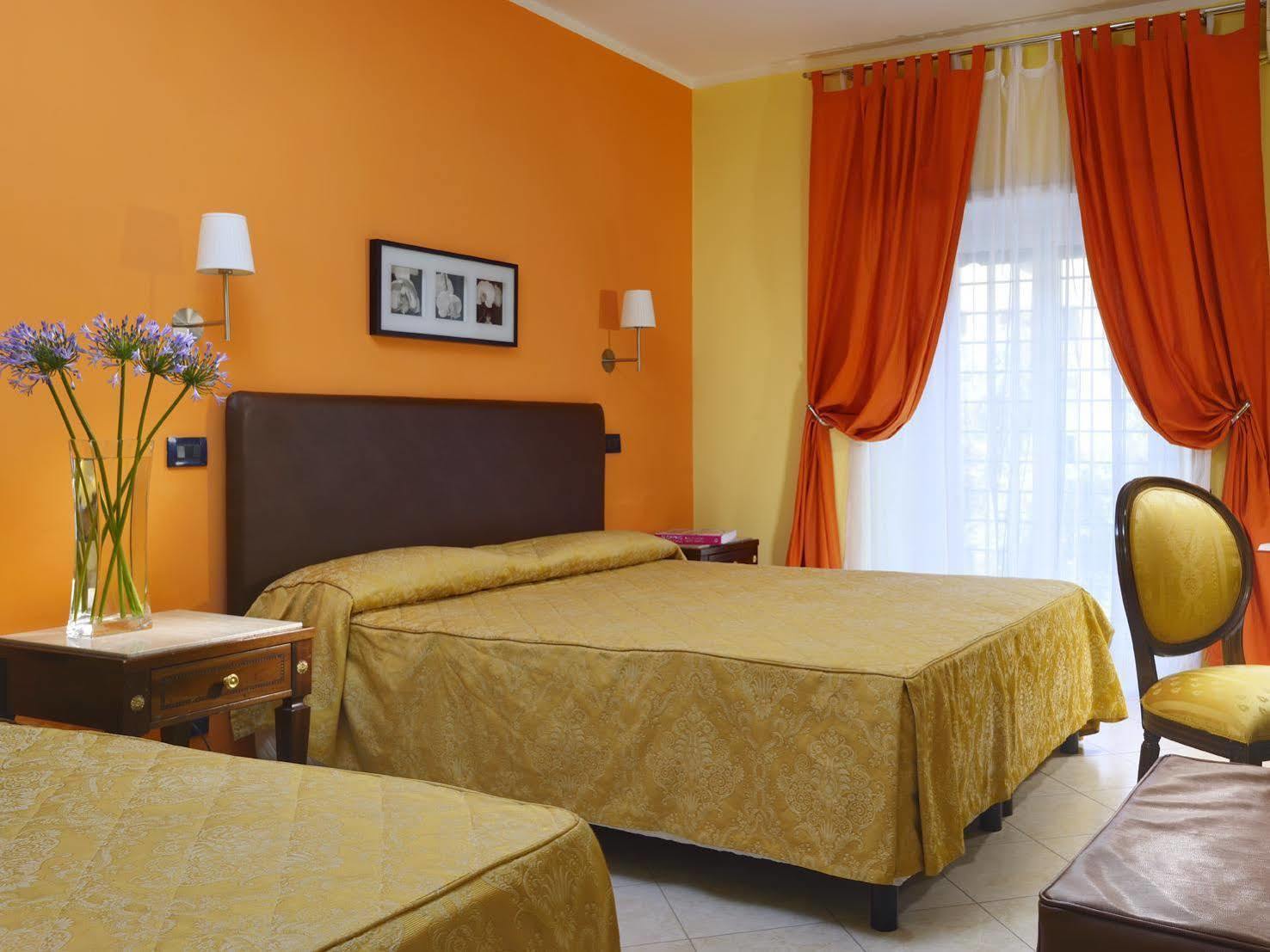 Hotel Tuscolana Roma Exterior foto