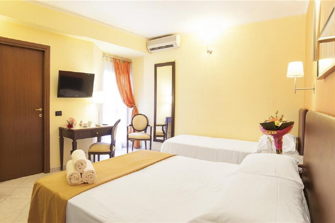 Hotel Tuscolana Roma Exterior foto